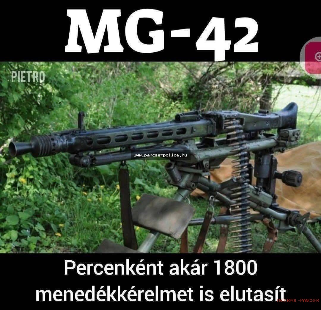PancserPOLICE Akta #20 - A helyi polgárőr a leejtett csavarok keresése közben diszkrét táncot lejtett a traffipax előtt kommandós sapkában.